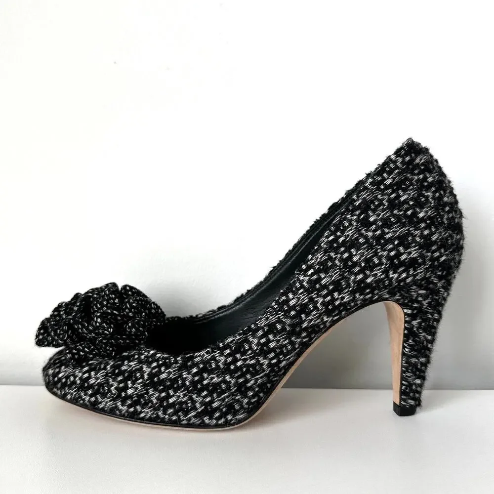 CHANEL 2010 CC Tweed Camellia Flower Heel Pumps Black White IT 38.5